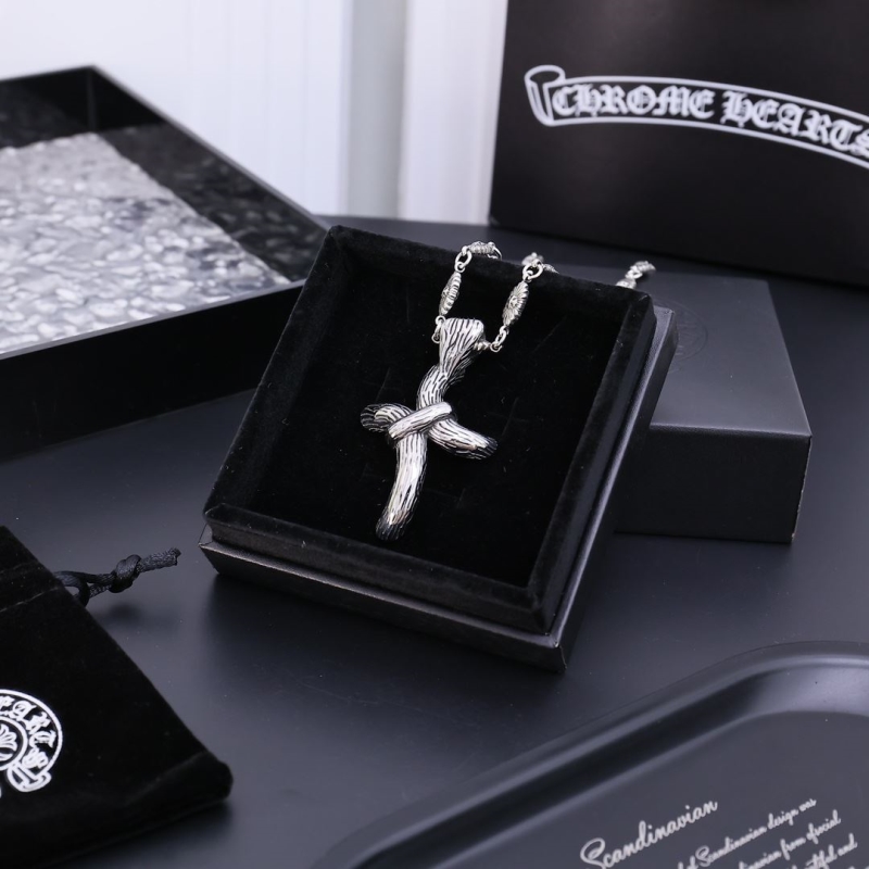 Ch**me He**ts necklaces